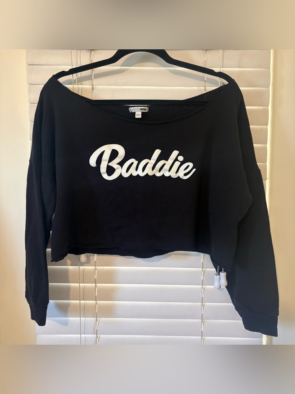 FASHION NOVA BADDIE BLACK CROPPED OFF SHOULDER SWEATSHIRT WOMEN’S
